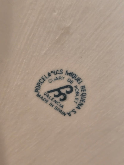Seltene spanische Porzellan Vase mit zwei Eichhörnchen Motiv