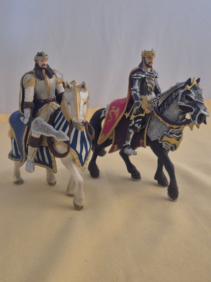 Schleich Figuren - zwei Könige zu Pferd - Greifenkönig und Drachenritter