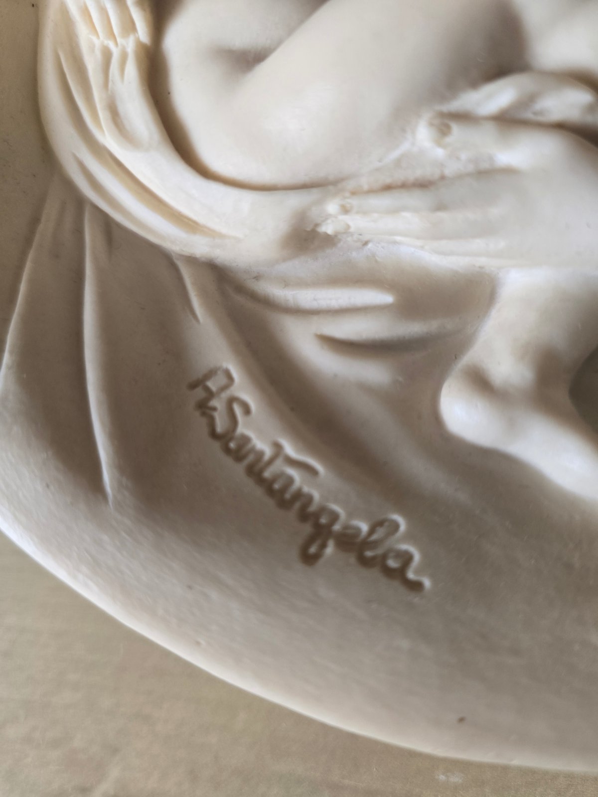 A. Santangela Madonna Profetica Madonne Viventi 1981 Relief Teller Alabaster