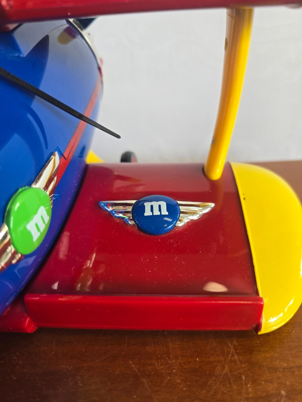 M&M's Candy Dispenser Spender Doppeldecker Flugzeug Yellow Red Figur