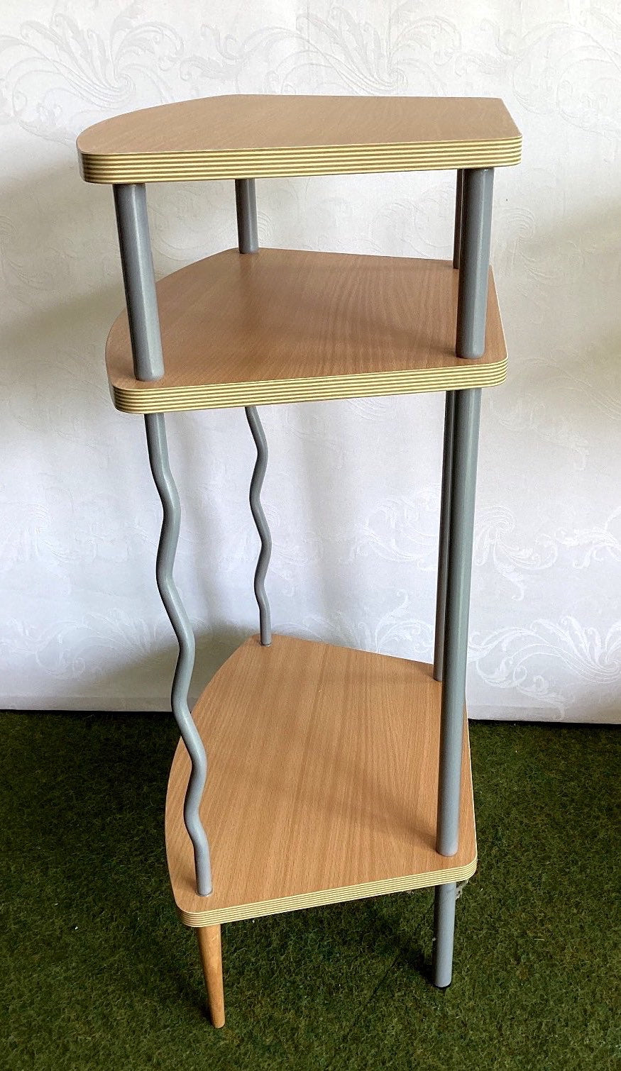 Beistelltisch 3 Ebenen Regal Holz Metall geschwungene Beine Retro Design