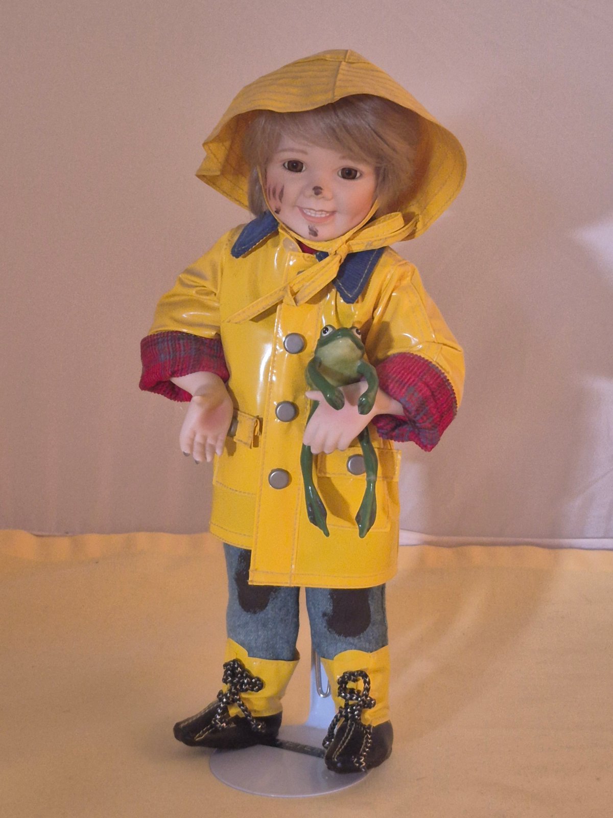 Mr. Mischief - Porzellanpuppe - Junge im Regenoutfit - Vintage