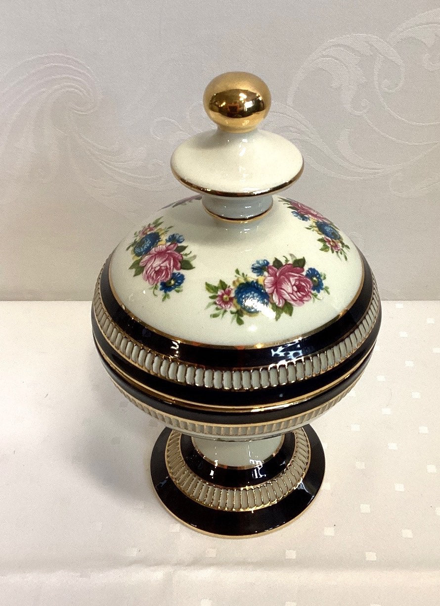 Porzellan Deckeldose Bonbonniere Blumendekor Kobaltblau Gold m. Fuß, H 22cm
