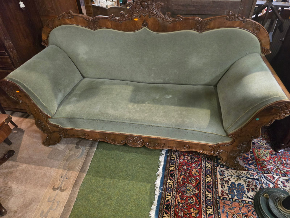Antike Sofa Klassizismus geschnitzt Holzrahmen grüner Stoff