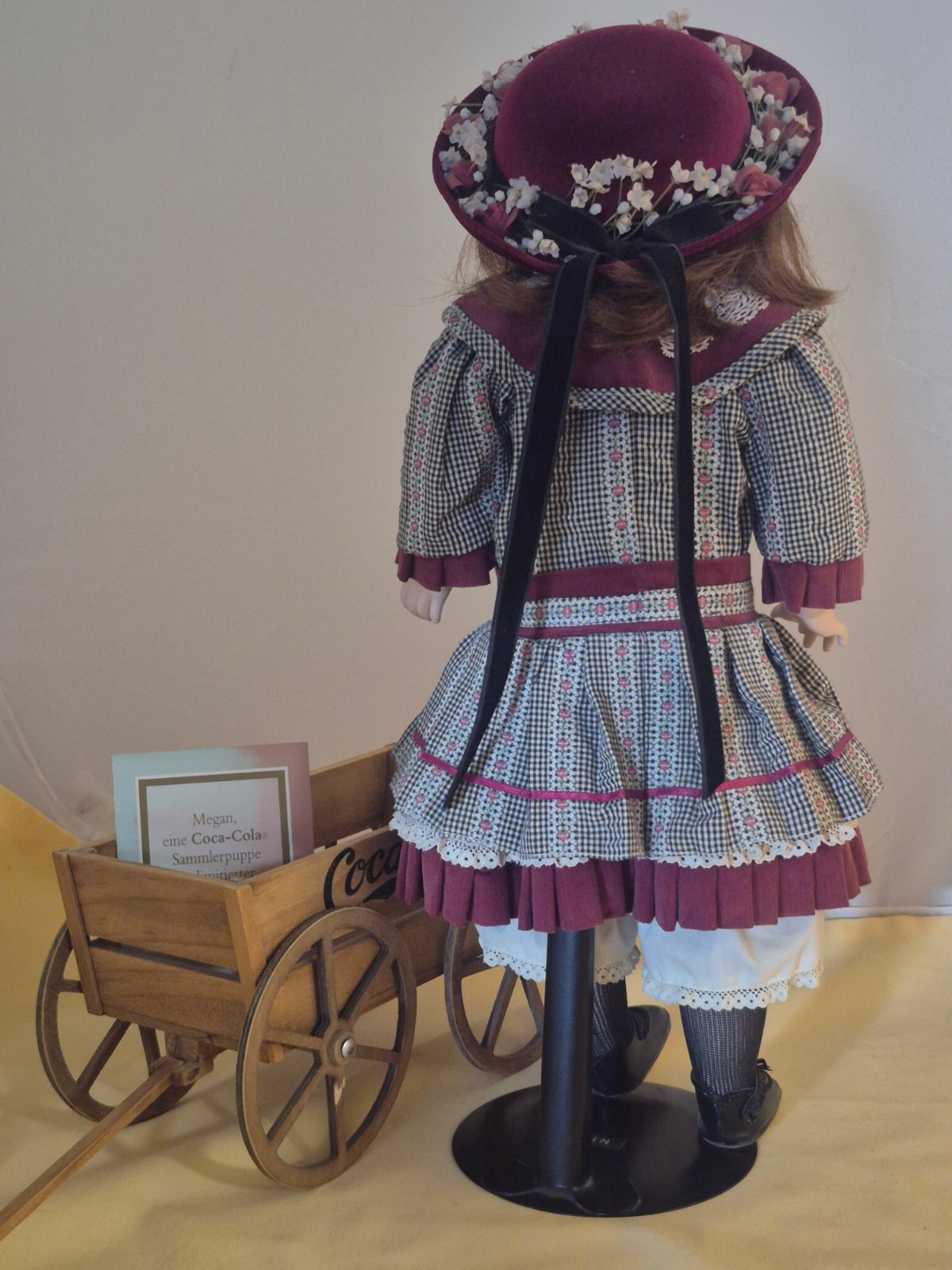 Franklin Mint - Megan Coca-Cola Sammlerpuppe mit Holzwagen Vintage