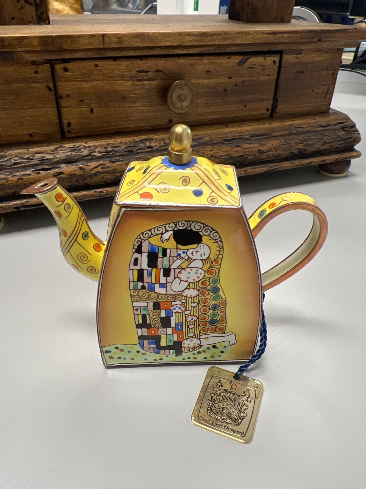 Mini Teekanne Gustav Klimt "Der Kuss" Handgemalt Edition R835