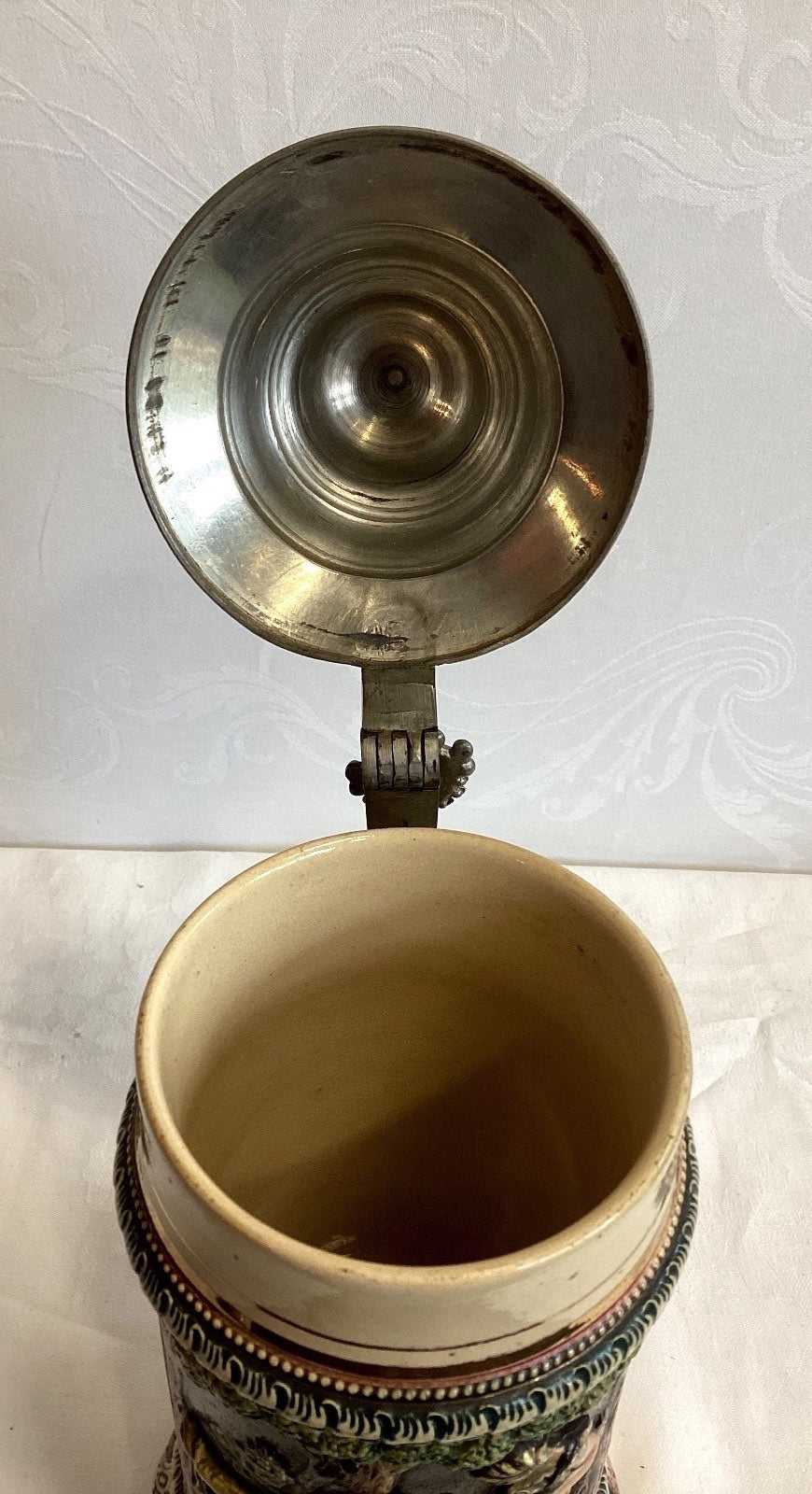 Antiker Keramik Bierkrug Zinndeckel Relief Historismus Mein Lieb sei rar Sammler
