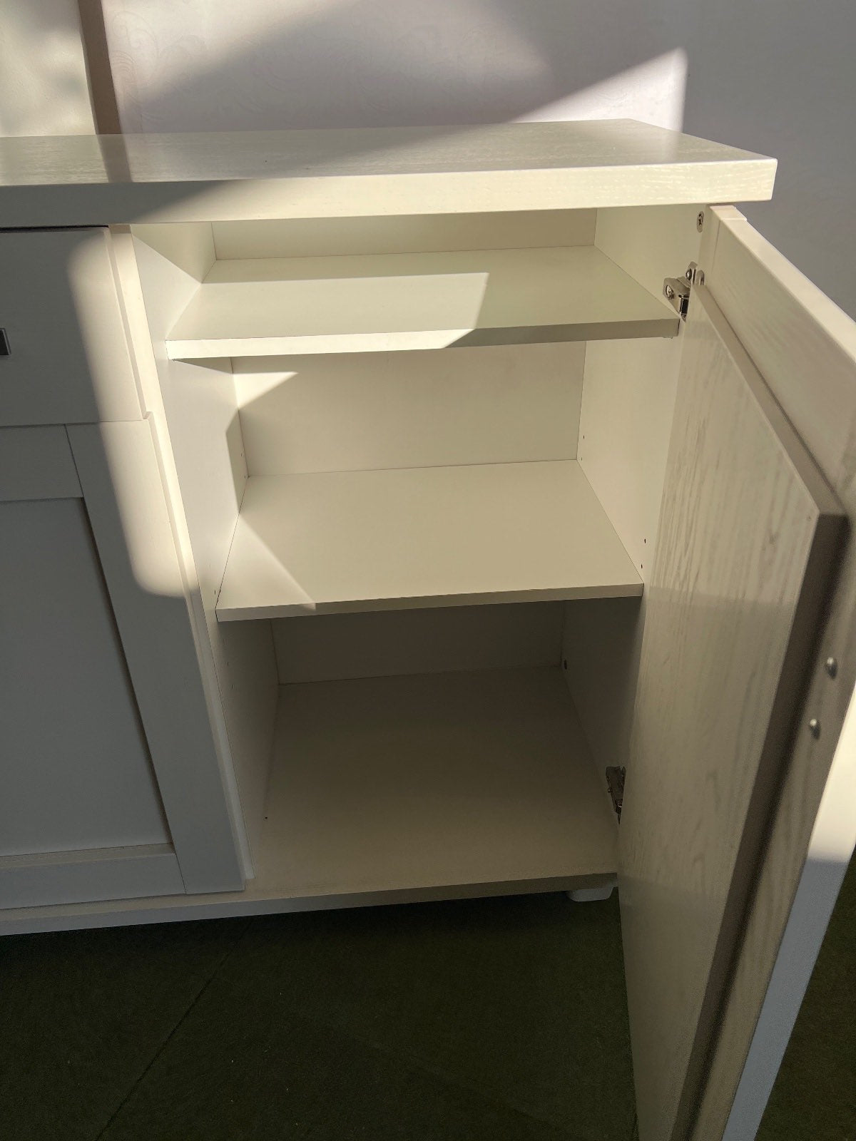 Weißes Sideboard, Kommode, 4 Türen, 2 Schubladen, Landhausstil
