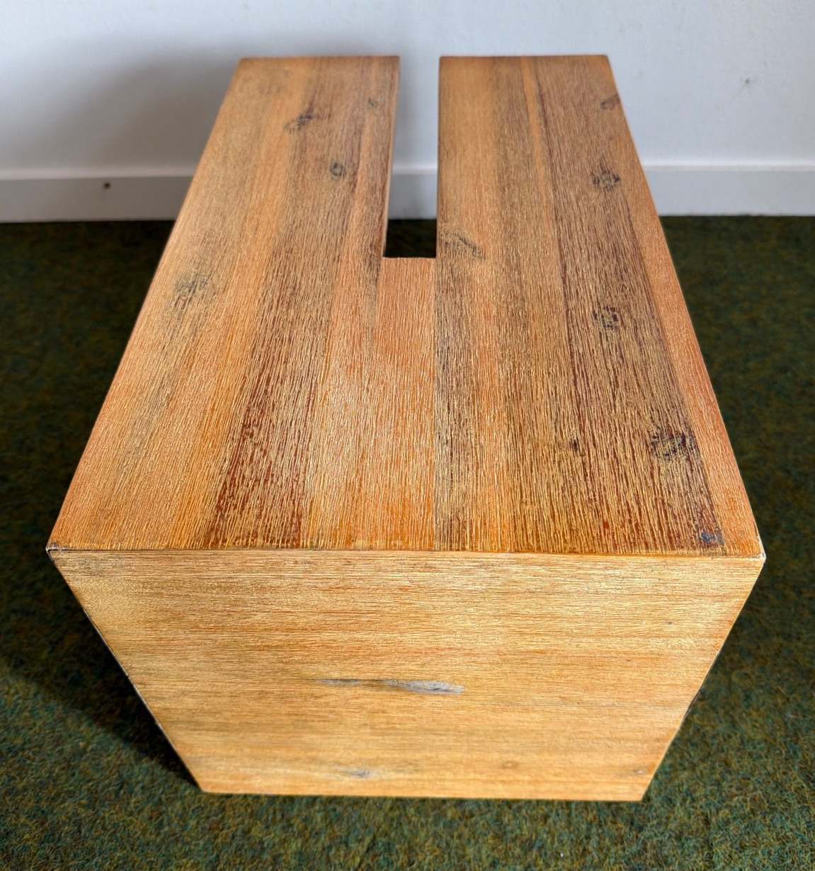 Massivholz Beistelltisch Hocker Cube Würfel Tisch Natur Schlitz Design modern