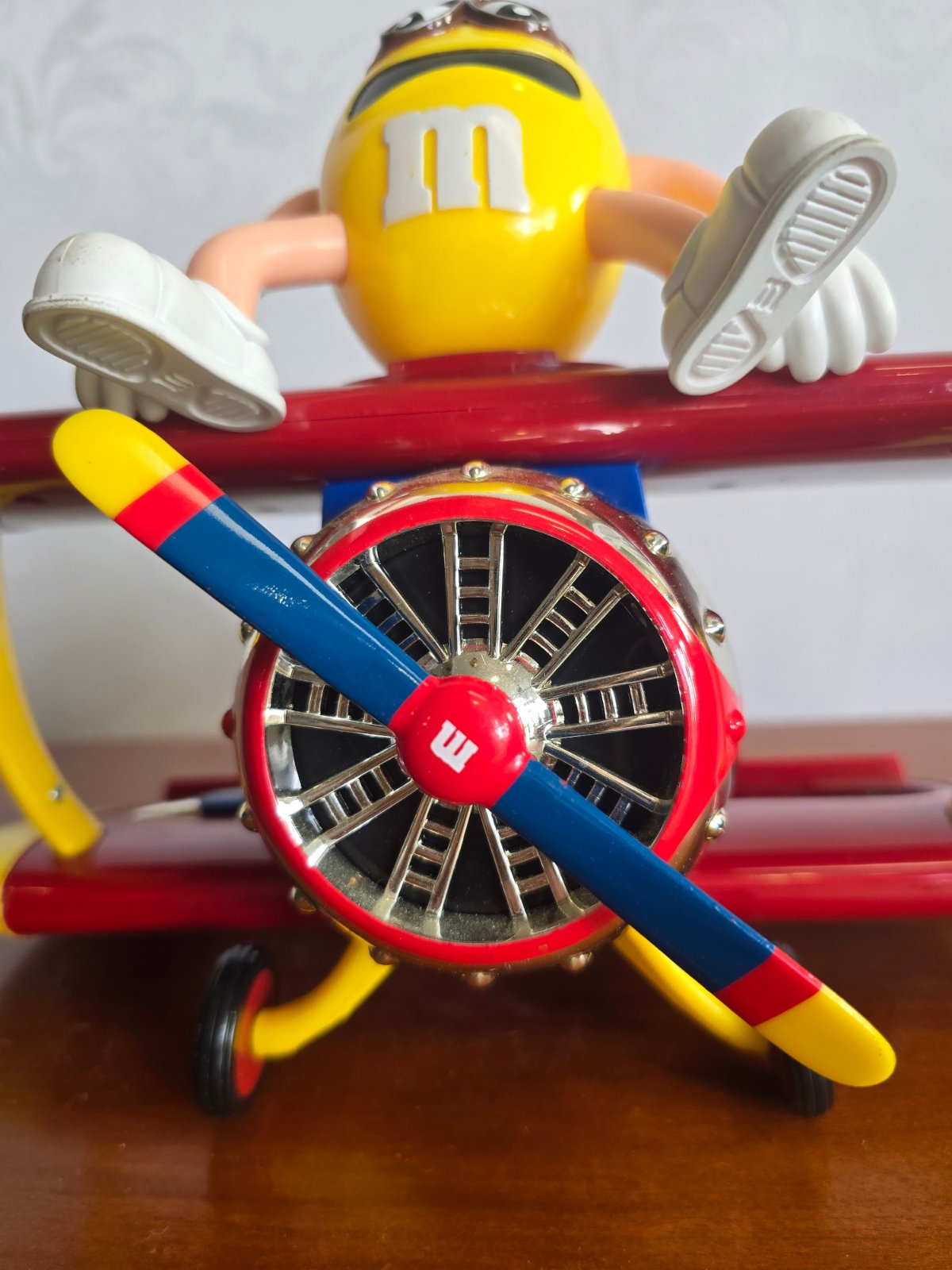 M&M's Candy Dispenser Spender Doppeldecker Flugzeug Yellow Red Figur
