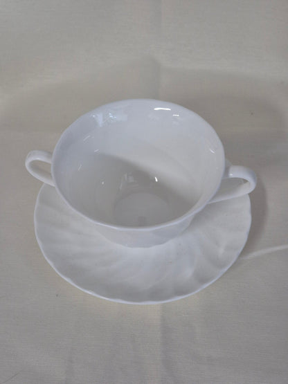 Wedgwood - Suppentasse mit Untertasse - weiß - Wellenoptik - neuwertig