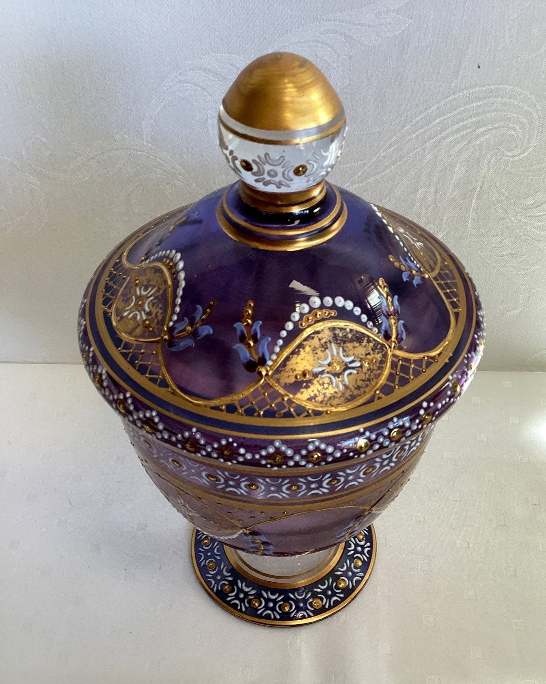 Antike Glasdose mit Deckel Emailmalerei Golddekor Violett Jugendstil Pokal