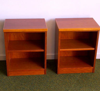 2x Nachttisch Beistelltisch Holz kirschfarben 2 Einlegeböden Schlafzimmer Set