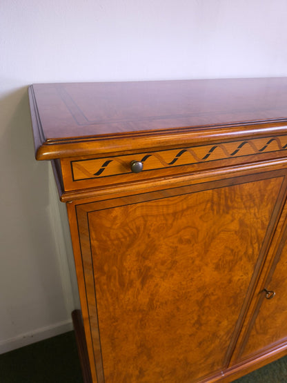 Elegantes Sideboard Wurzelholz Furnier 2-türig Intarsien Einlegearbeit Vintage