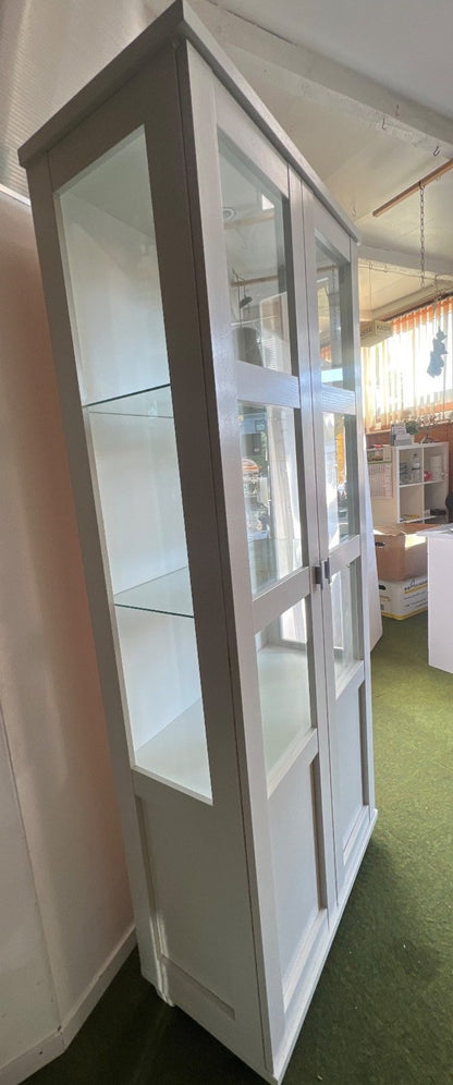 Vitrinenschrank Glastüren Glasböden Innenbeleuchtung Landhausstil weiß
