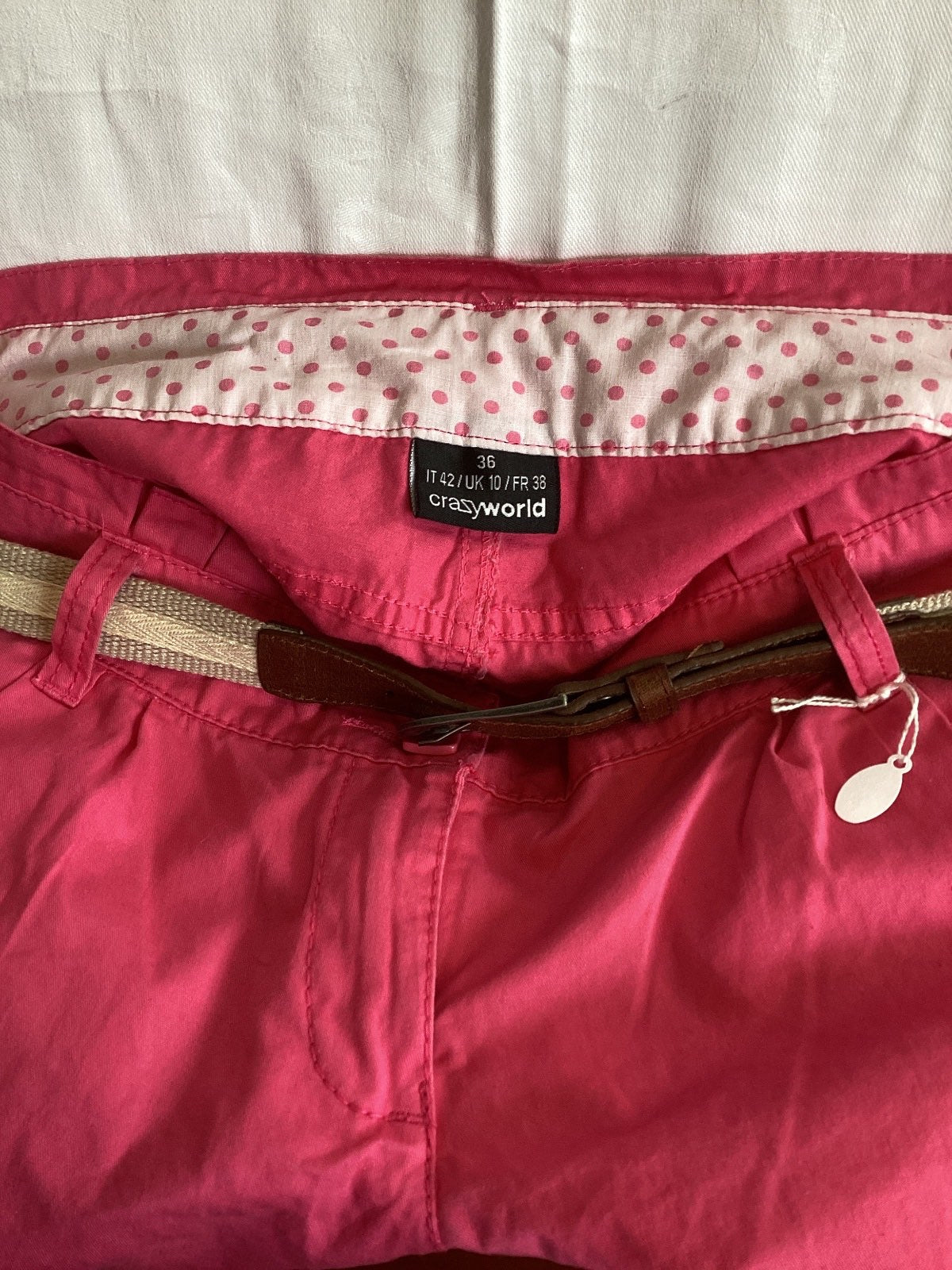 Crazyworld Damen Shorts pink Gr. 36 IT42 UK10 FR38 Sommer kurze Hose Gürtel