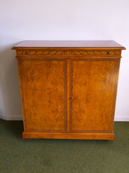 Elegantes Sideboard Wurzelholz Furnier 2-türig Intarsien Einlegearbeit Vintage