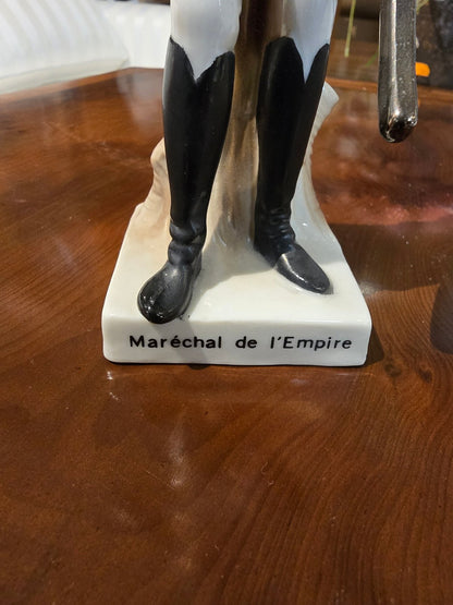 Porzellanfigur Maréchal de l'Empire Napoleon Uniform Biedermeier