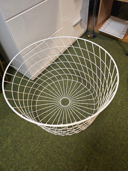 Couchtisch Drahtkorb rund weiß Metall Holzplatte abnehmbar Skandinavisch modern