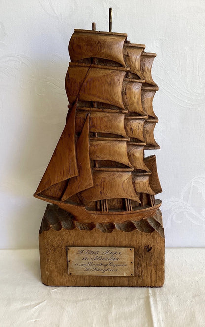 Antike Holzskulptur Segelschiff handgeschnitzt Messingplakette Silversta maritim