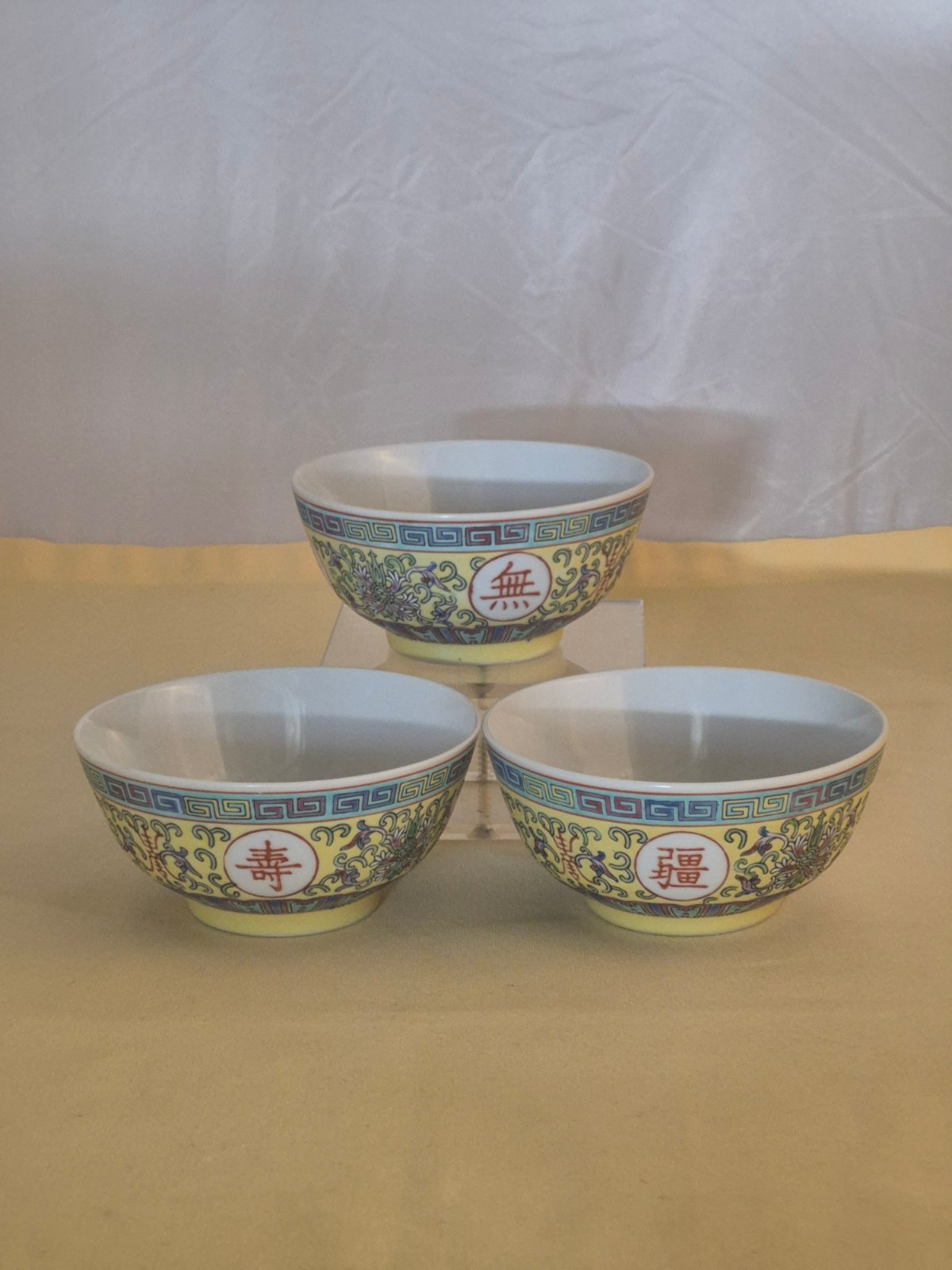 Jingdezhen Bowl - drei Schalen im chinesischen Stil - Porzellan - gelb