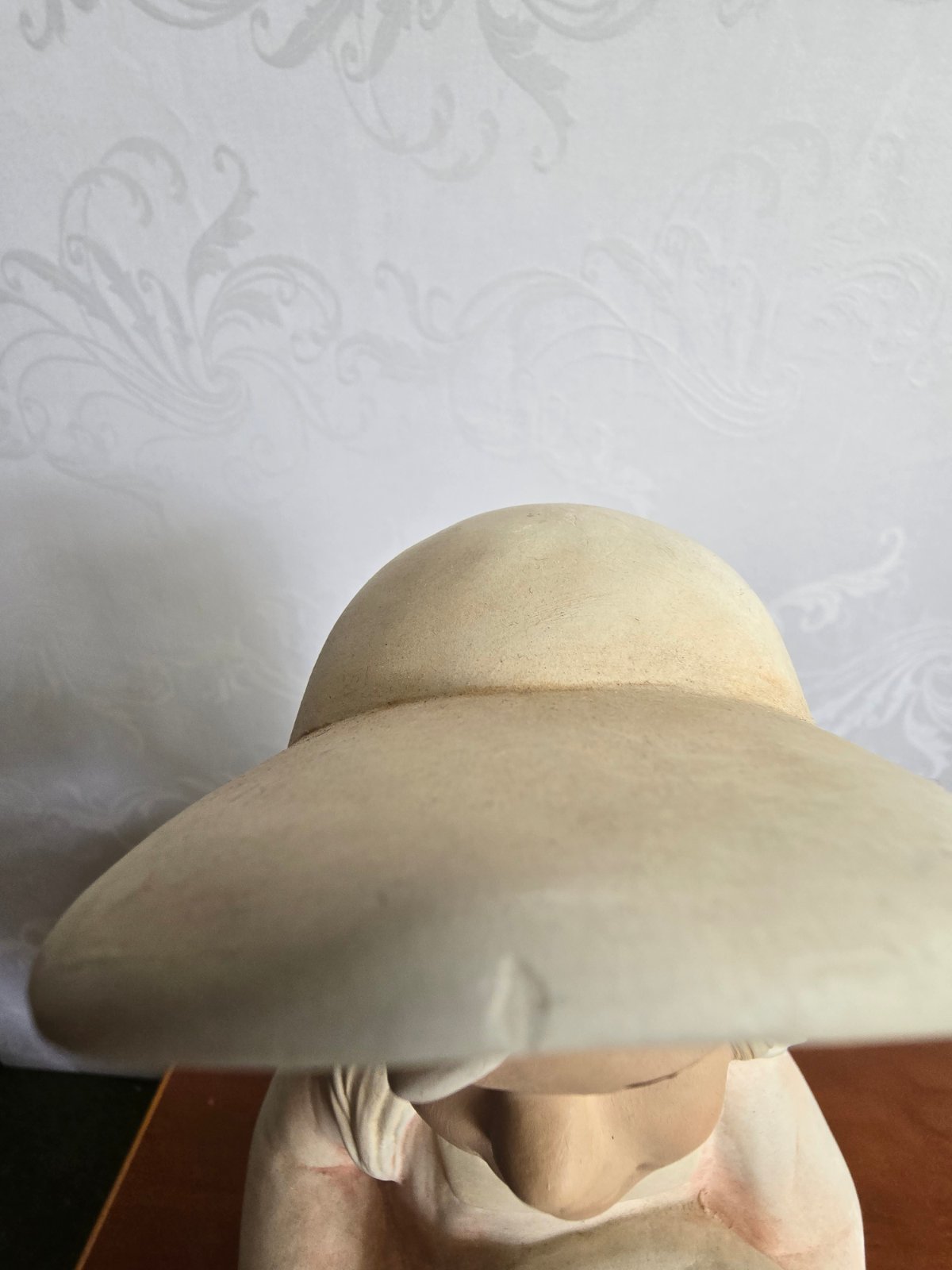 Alice Figuren Keramikfigur Mädchen mit Hut & Schale Deutsche Handarbeit Vintage