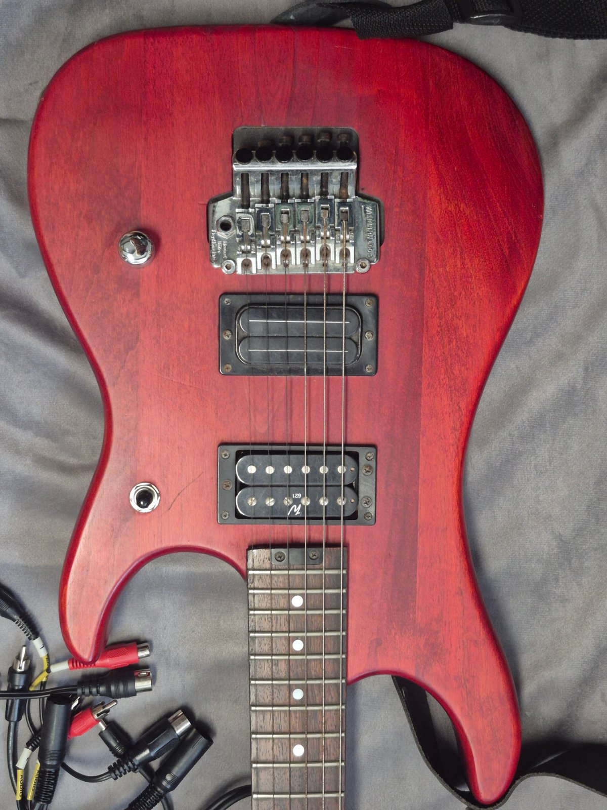 Washburn Nuno Bettencourt E-Gitarre + Line 6 POD 2.0 Set Kabel Gurt rot