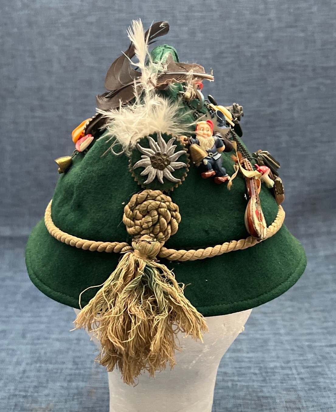 Trachtenhut, Filzhut, Sepplhut, Federschmuck & diverse Abzeichen