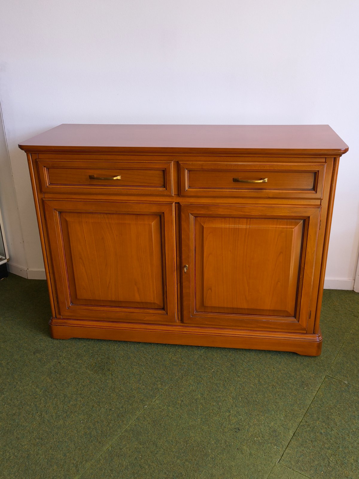 Selva Sideboard Kirschholz klassisch 2 Türen 2 Schubladen Messing Italy