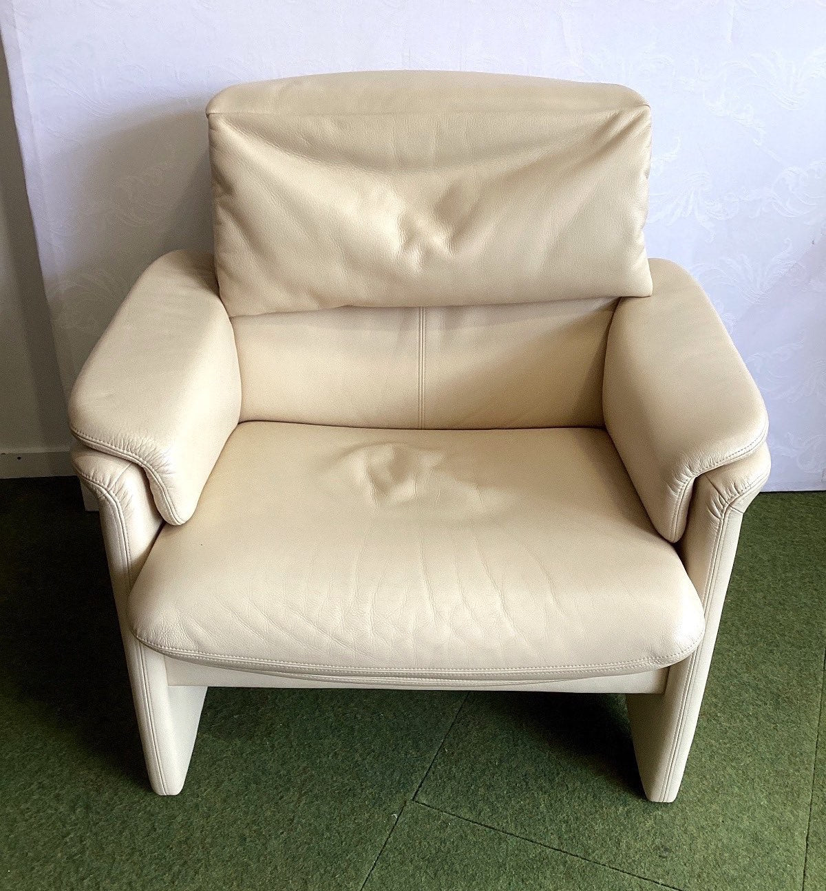 Leder Sessel Creme Beige Wohnzimmer Lounge Chair gepolstert vintage