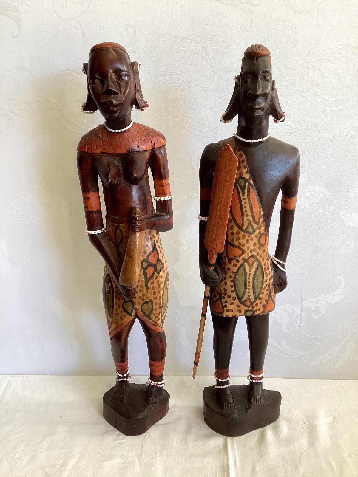 Afrikanische Holzfiguren Paar Massai Krieger Frau Handgeschnitzt bemalt Perlen,