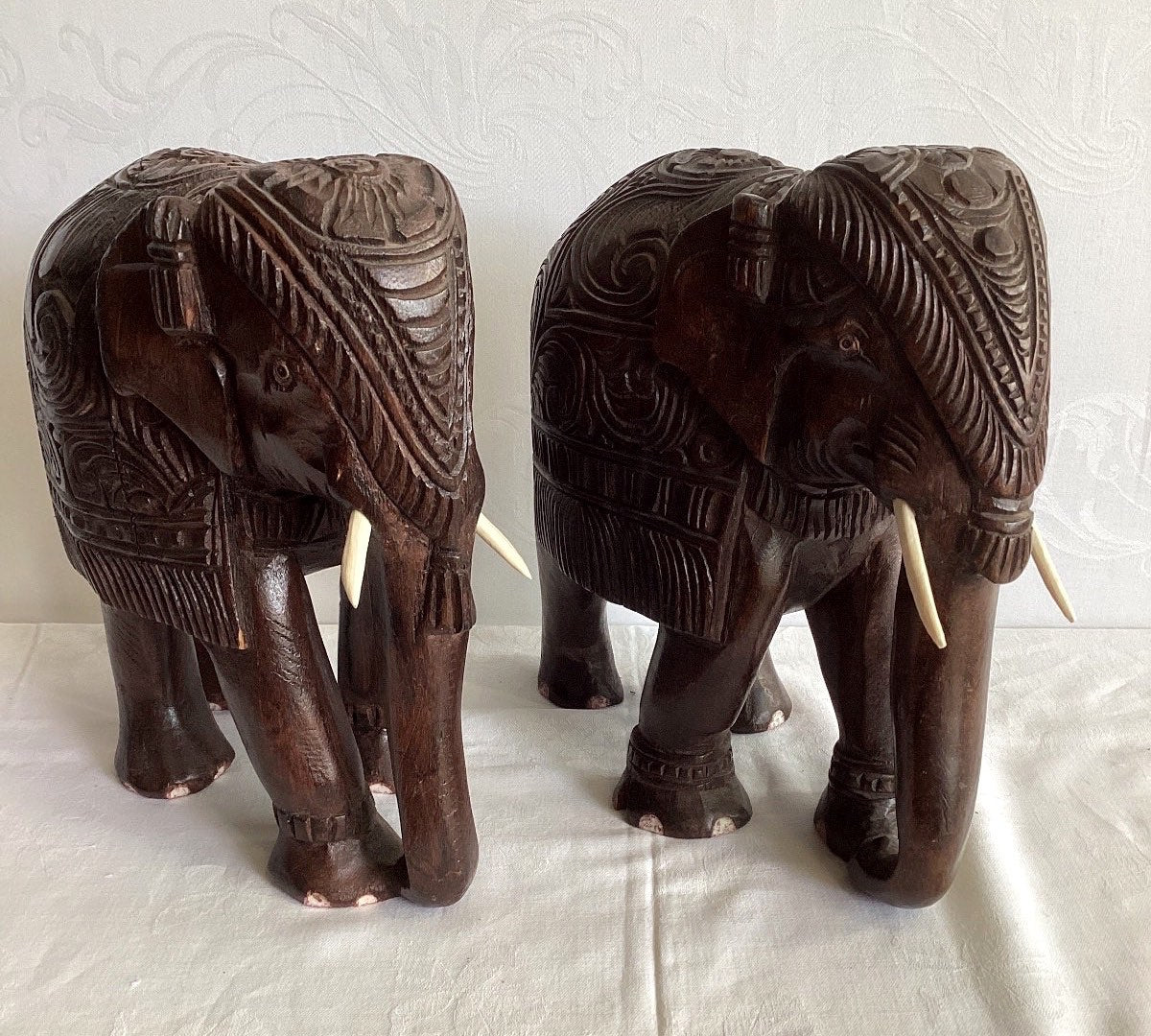 2x Holzelefant Figur handgeschnitzt Skulptur Asien Vintage Deko Paar Höhe 26 cm