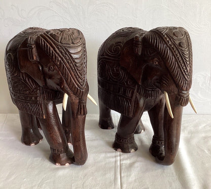 2x Holzelefant Figur handgeschnitzt Skulptur Asien Vintage Deko Paar Höhe 26 cm
