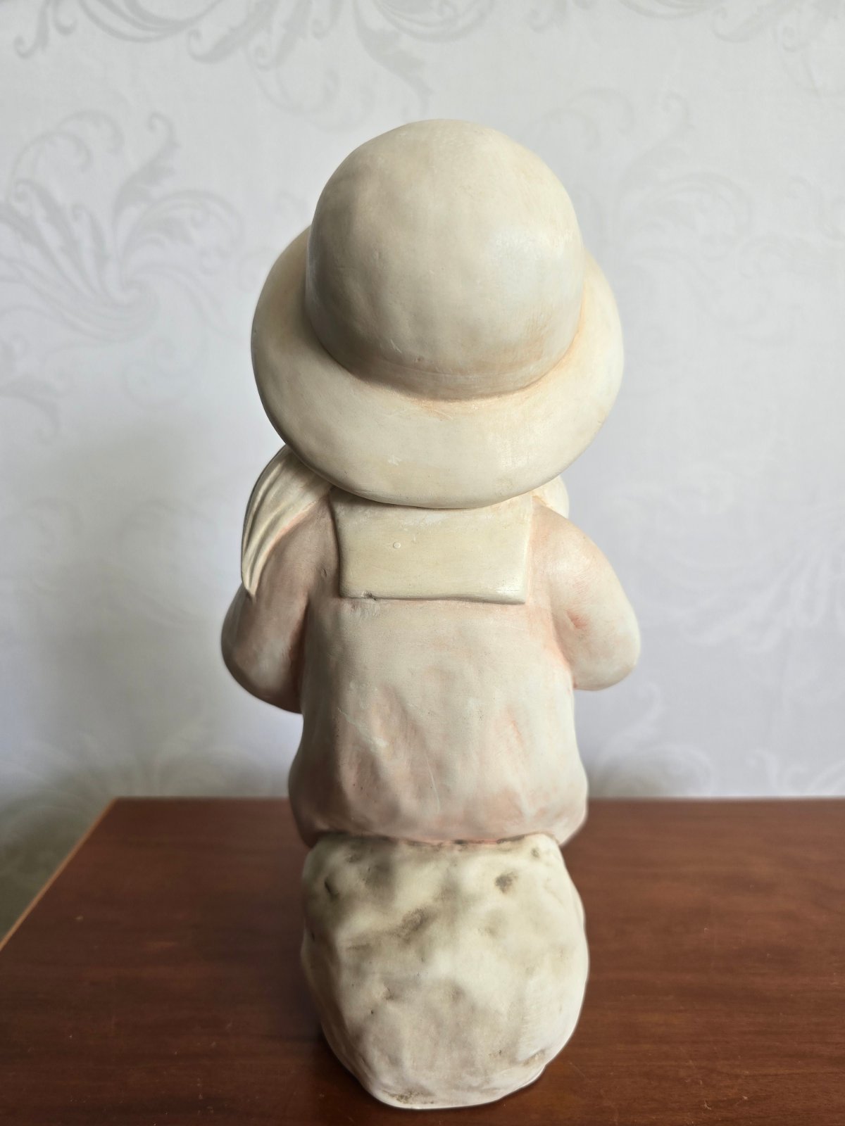 Alice Figuren Keramikfigur Mädchen mit Hut & Schale Deutsche Handarbeit Vintage