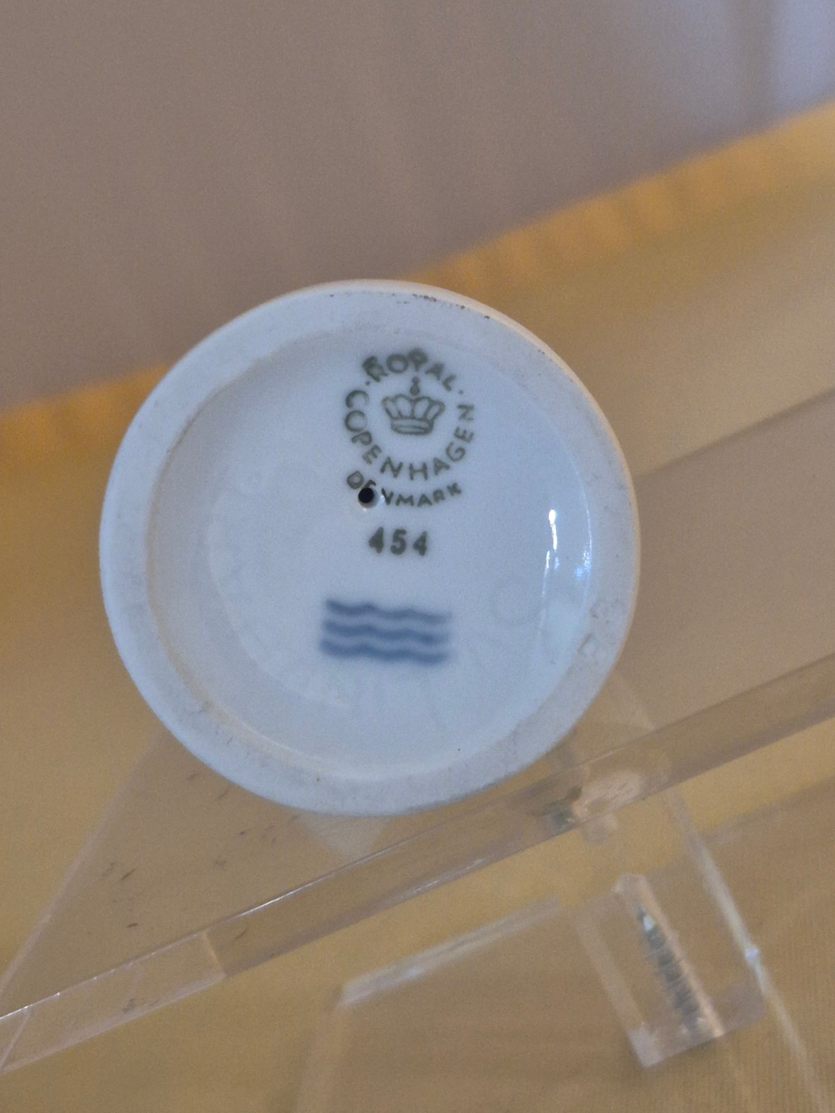 Royal Copenhagen - Figur - Junge - Weiß - Zahnschmerzen - Svend Lindhart