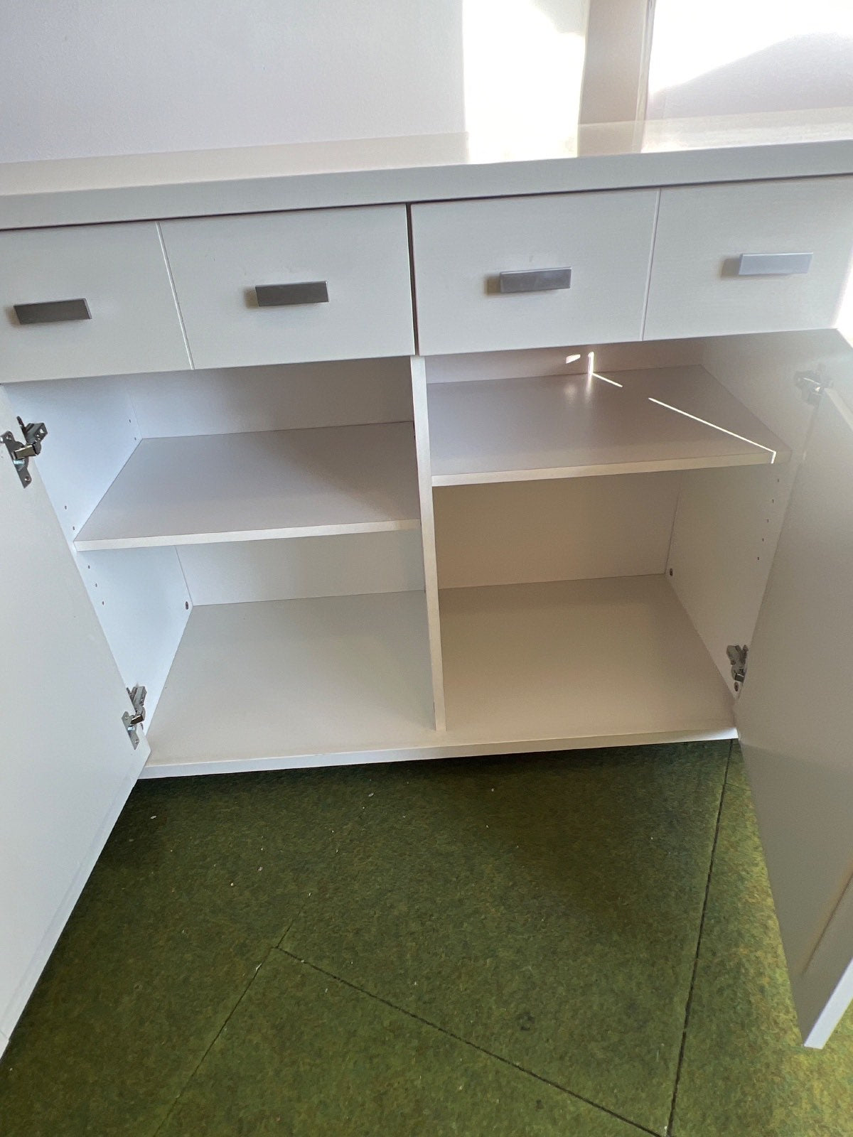 Weißes Sideboard, Kommode, 4 Türen, 2 Schubladen, Landhausstil