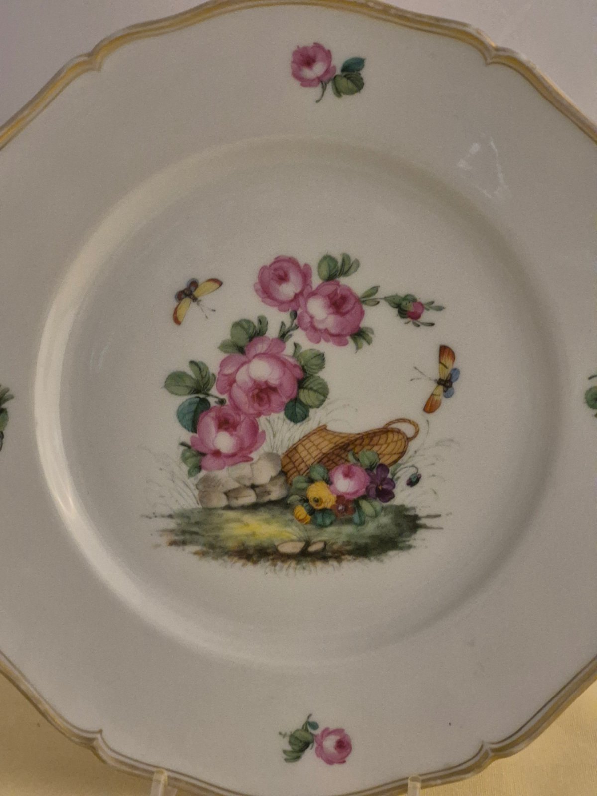 KPM Porzellan Teller mit Griffen Rosen, Blüten u. Schmetterlingen - um 1870