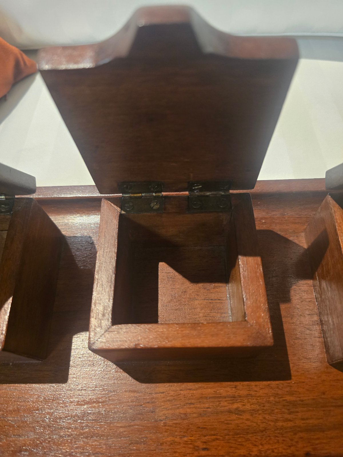 Vintage Holz Stemoelbox/Briefmarkenbox 3 Klappdeckel Mahagoni braun