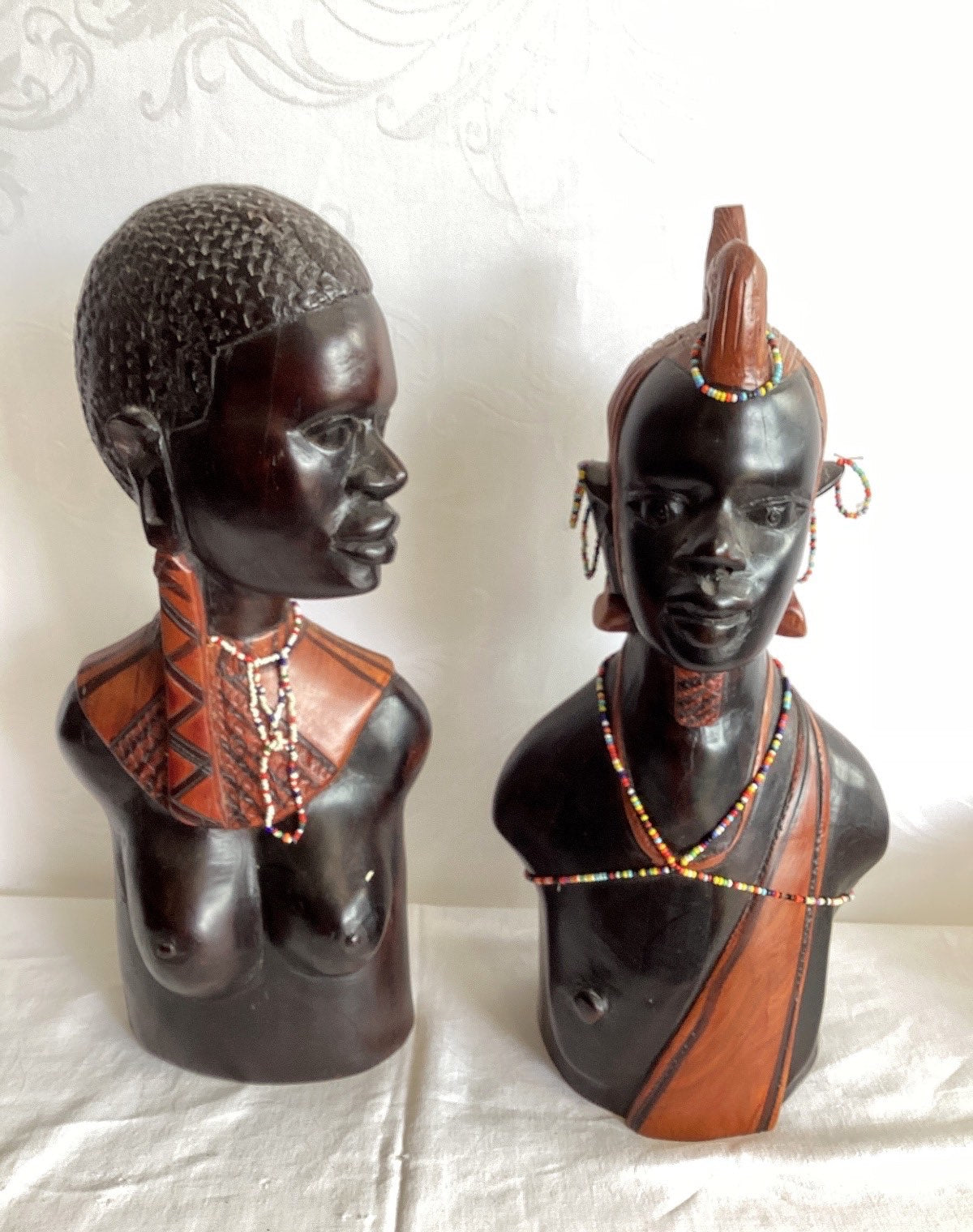 2x Afrikanische Holzbüste handgeschnitzt Massai Perlenschmuck Deko Skulptur