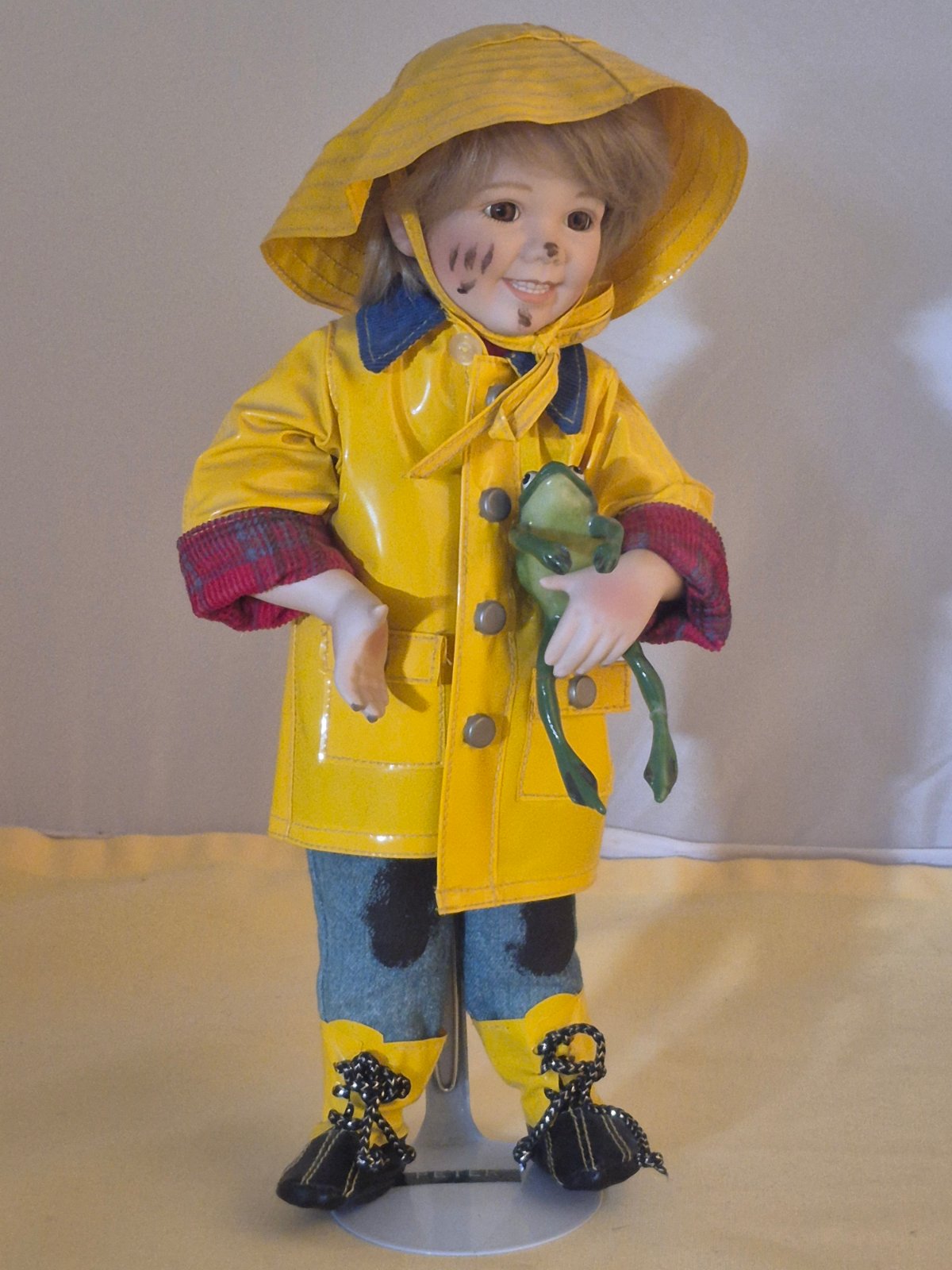 Mr. Mischief - Porzellanpuppe - Junge im Regenoutfit - Vintage