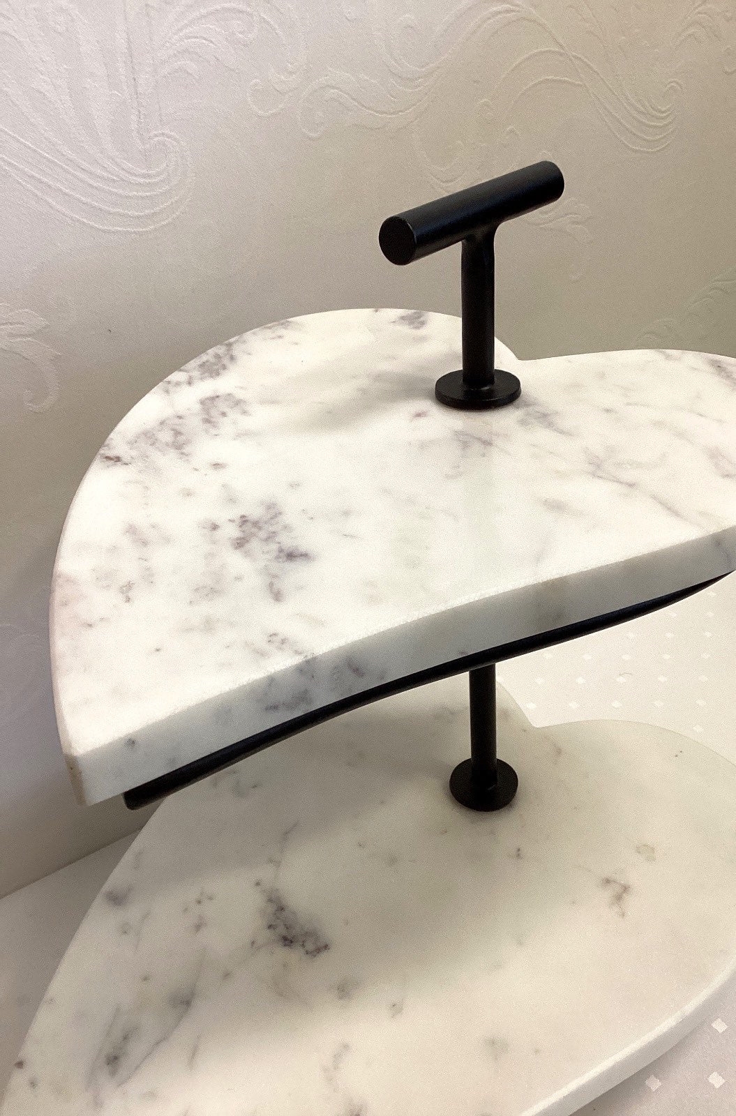 Etagere 2-stöckig Marmor Herzform schwarz Metall Servierständer Cakestand