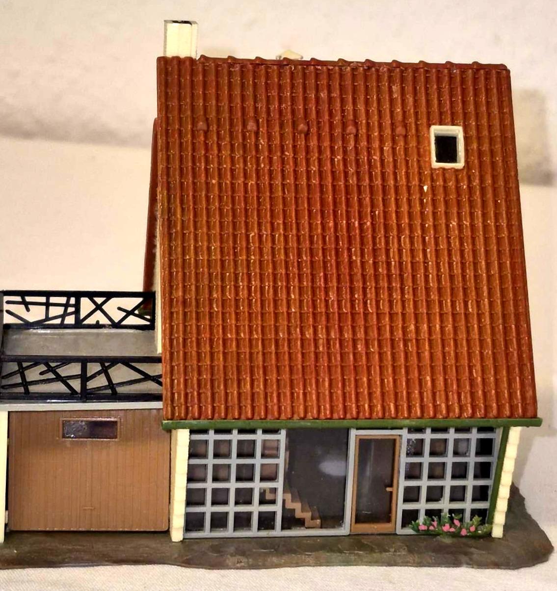 Faller Modellbau - B221 - modernes Wohnhaus - fertig gebaut - H0 - Auflösung