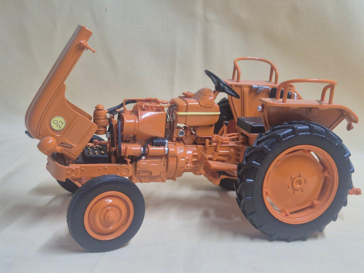 Universal Hobbies Renault D22 1956 Traktor Modell 1:16 Sammlermodell OVP unbesp.