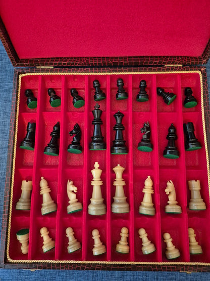 Schachspiel Staunton  Figuren Set komplett Koffer Velour rot schwarz weiß