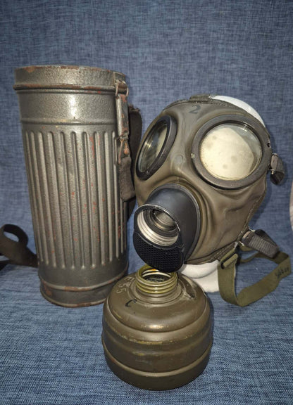 Dräger Gasmaske Militär mit Filter & Metallbüchse Sammler Militaria WWII Stil