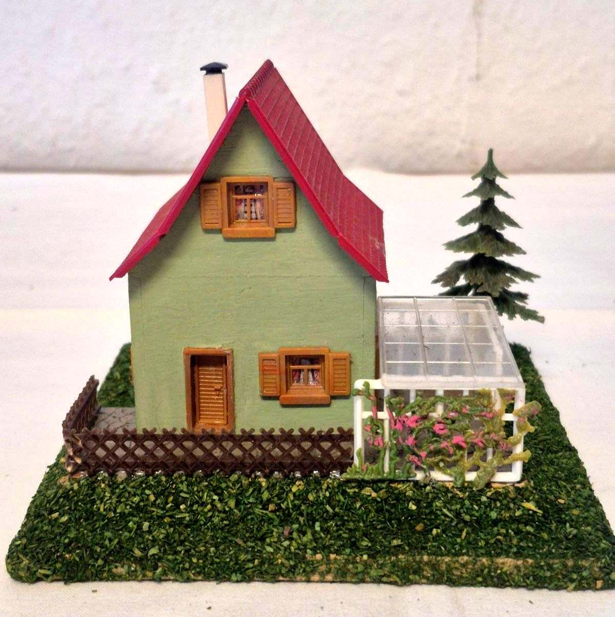 Faller  B270 mit E607 Haus mit Laube Garten Baum H0 Fertigmodell