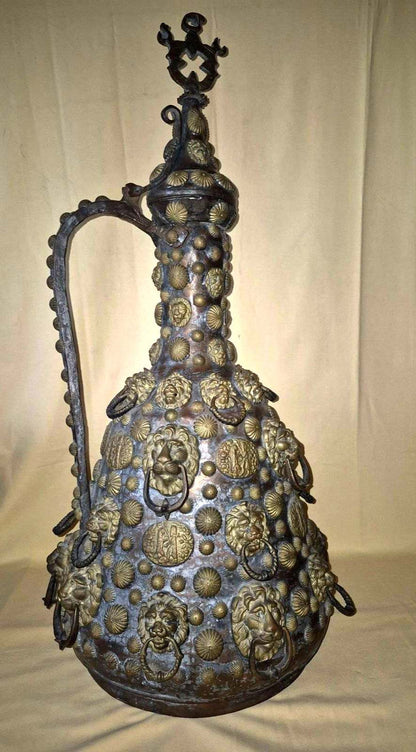 Antike Kupferkanne Ewer Löwenkopf Beschläge Messing Reliefs Historismus groß