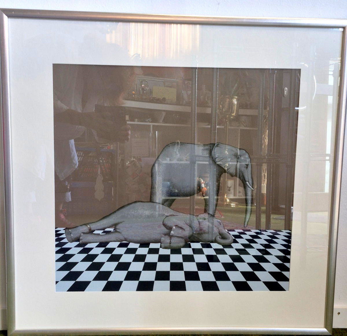 Kunstdruck Elefanten Schachbrett surrealistisch gerahmt Bild Druck Wandbild