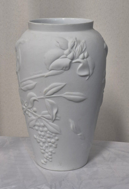 Hutschenreuther - Weiße Bisquit-Porzellan Vase - Reliefdarstellung - Vintage