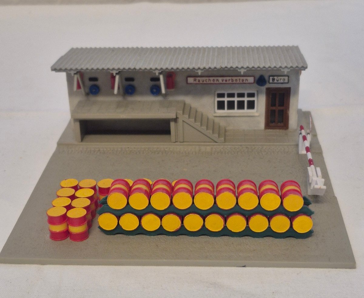 Kibri Tanklager Shell Diorama Modelleisenbahn Spur H0 fertig gebaut